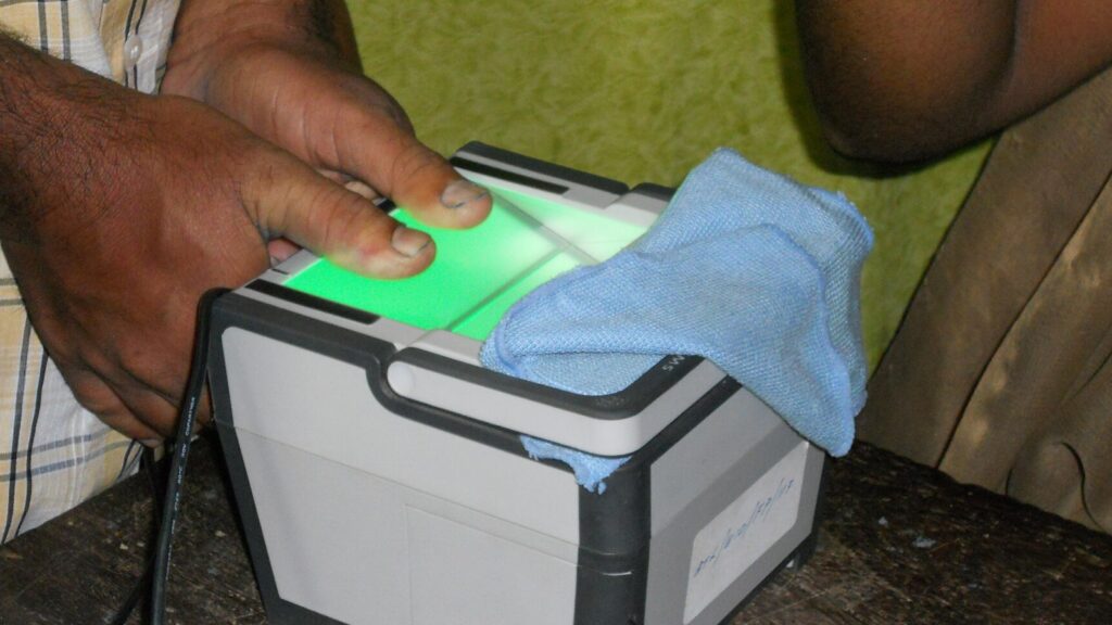 UIDAI का नया आधार ऐप 2026 जिसमें QR Mode और Offline Verification फीचर दिखाया गया है